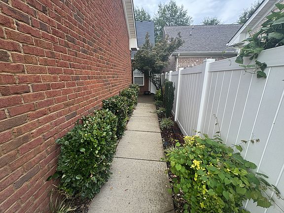 3rd image of 2138 Cason Ln