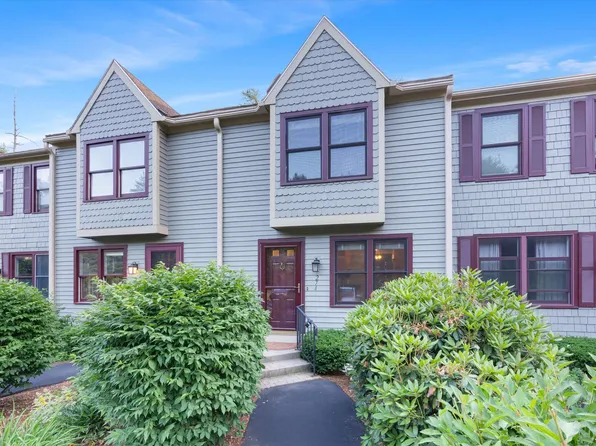 274 Bartemus Trail, Nashua, NH 03063