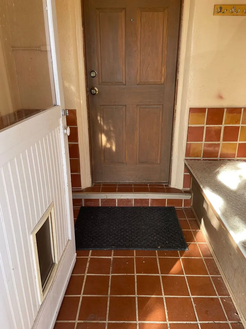 2210 — Photo 2