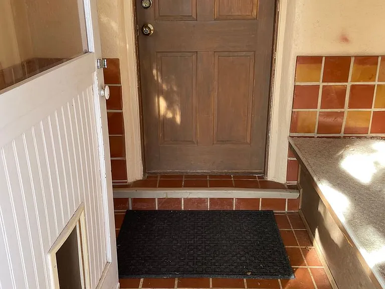 2210 W Alameda St — Photo 7