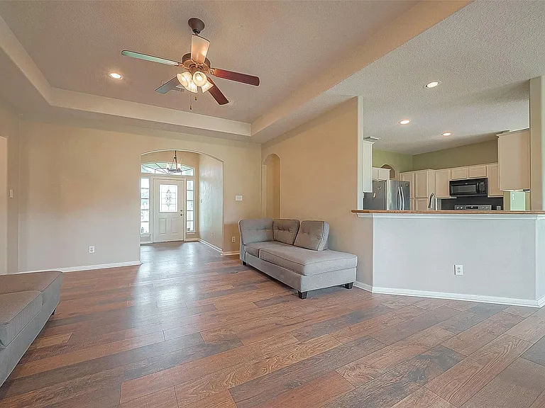14403 Vlasta St — Photo 8