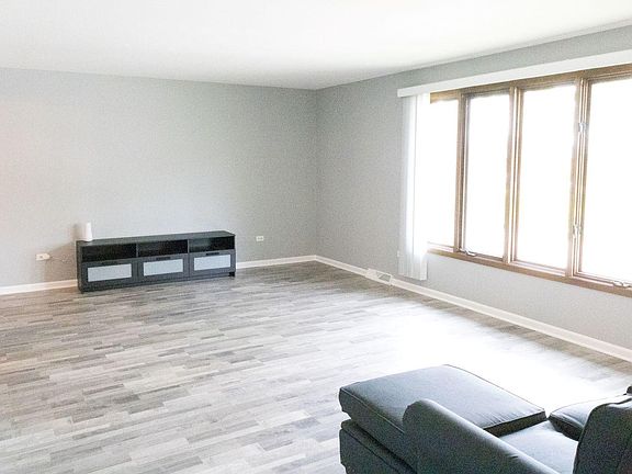 4th image of 15333 Aubrieta Ln