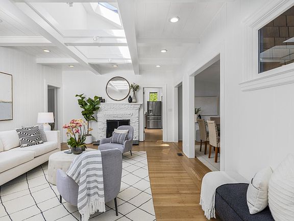 5th image of 325 Kent Avenue