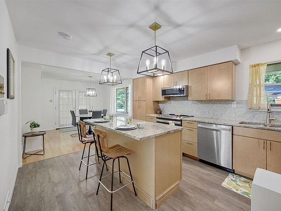 5th image of 1312 Ross Ave