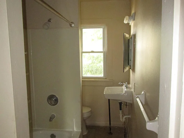 2665 Palmetto St — Photo 15