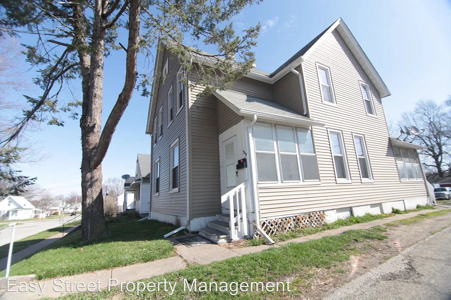 1919 Sturdevant St photo 1