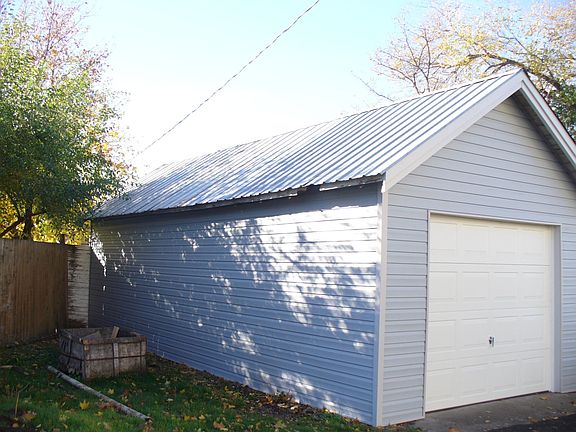 3rd image of 1212 N South Riverton Ave