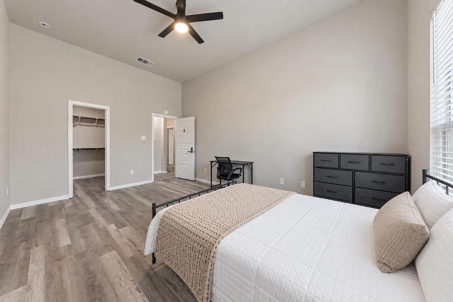 4 bed, 4.0 bath, 2282 sqft, $1,161 — Photo 1