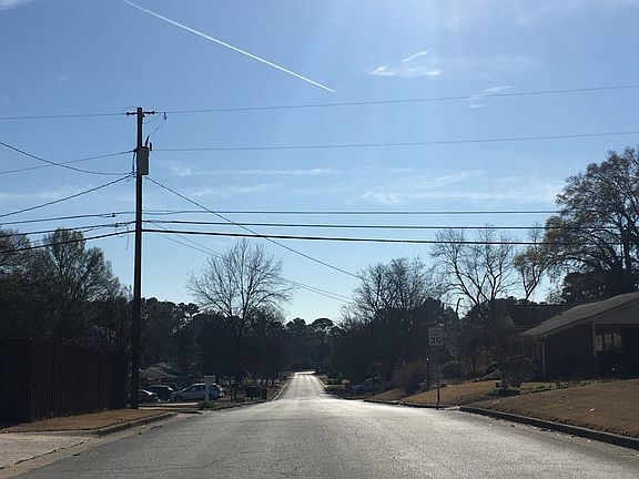 4th image of 1802 Sherwood Dr SE