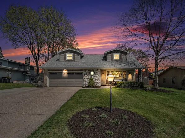 1743 Pembroke St SE, Kentwood, MI 49508