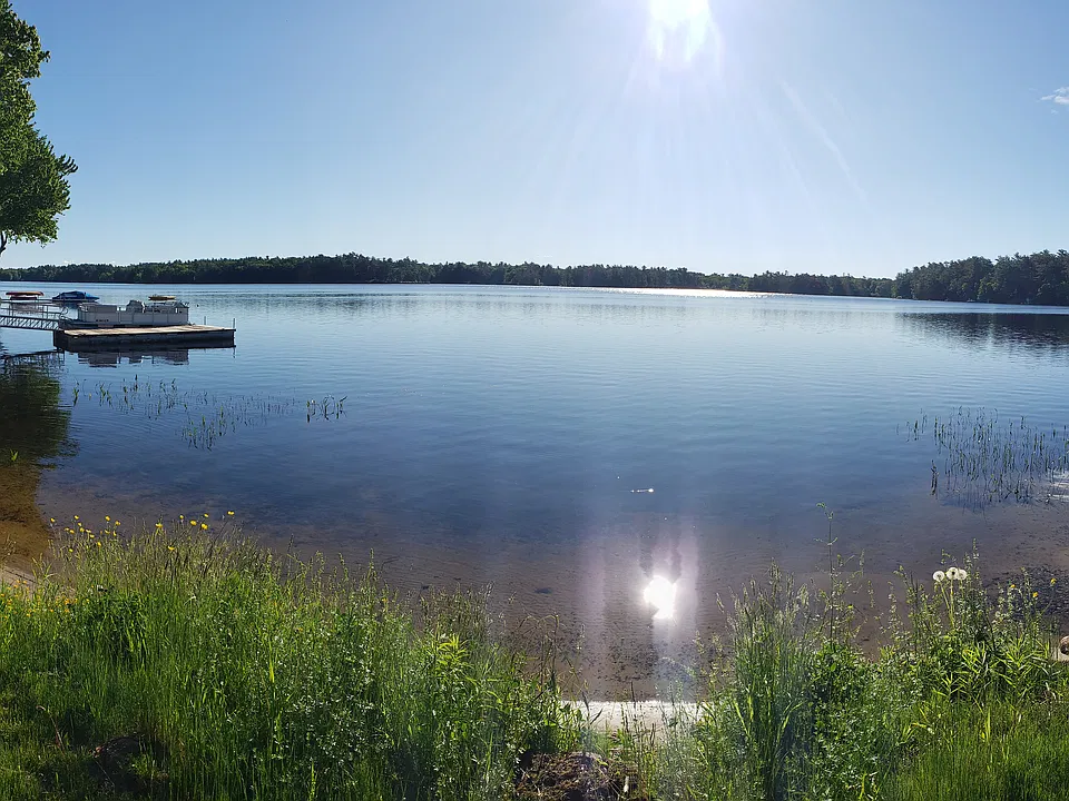 9 Lakeside Dr