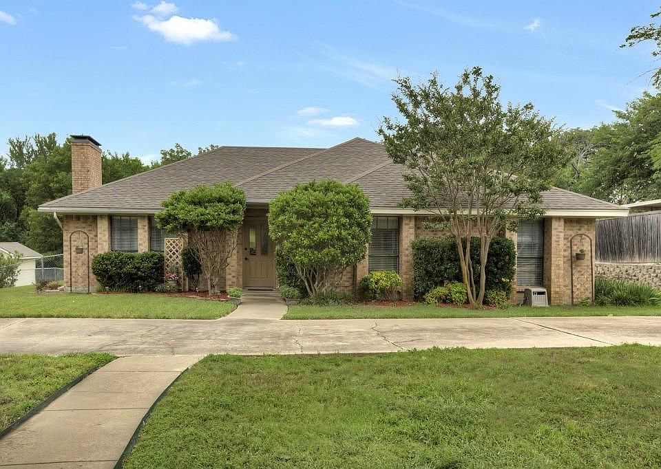 1st image of 304 Shepards Hill Dr