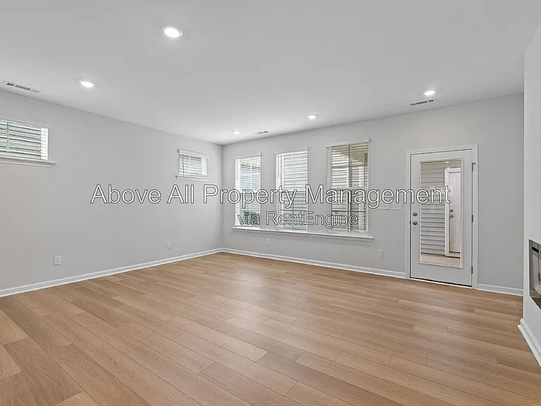 204 White Oak Garden Way — Photo 24