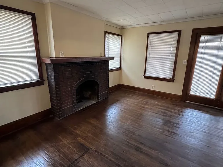1421 Crosby St — Photo 3