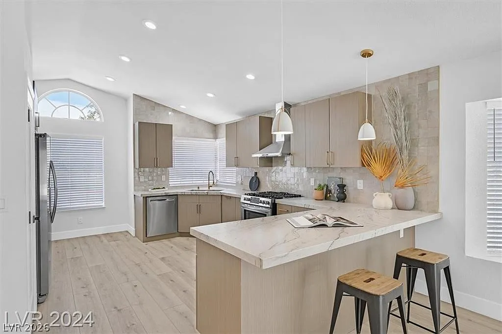 3 bed, 2.0 bath, 1603 sqft, $3,250 — Photo 1