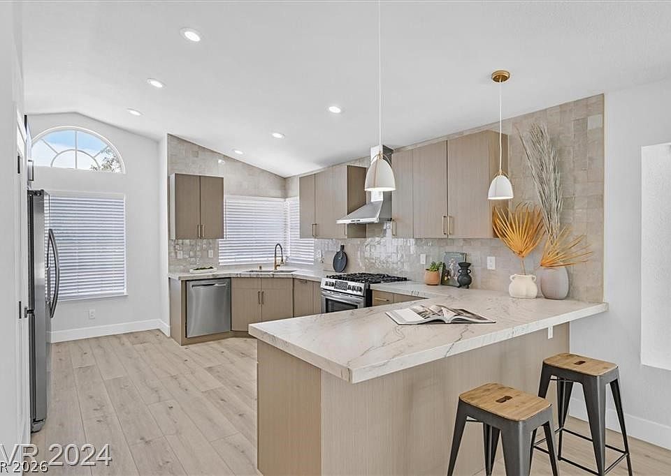 1st image of 8 Barton Spring Cir