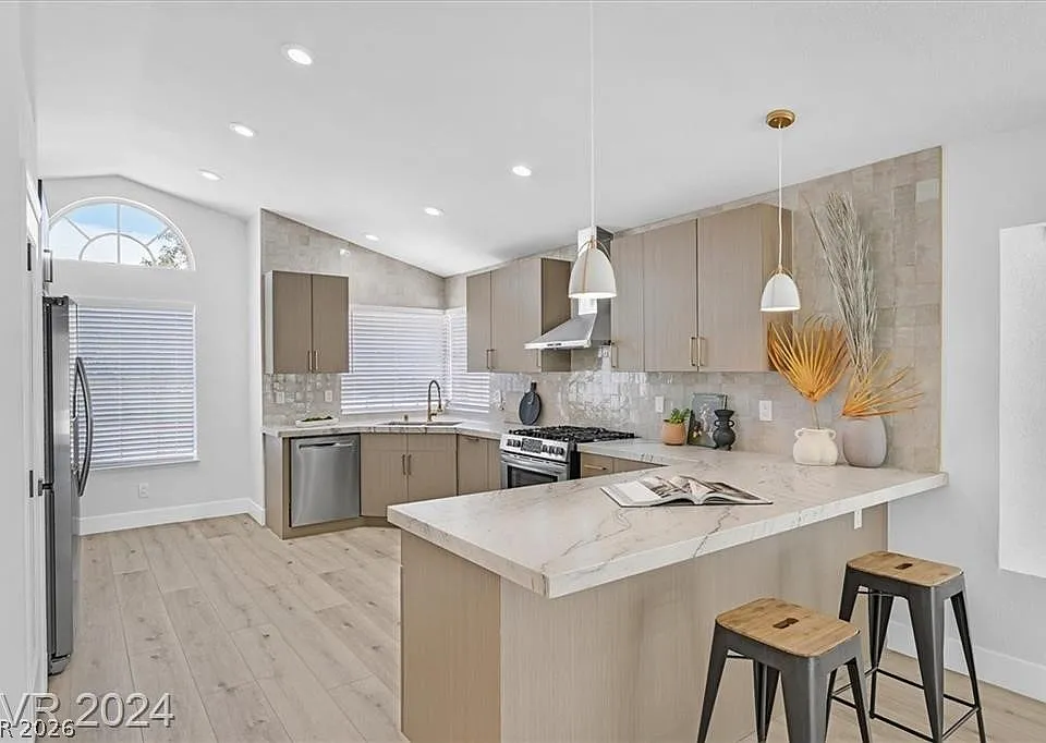 8 Barton Spring Cir