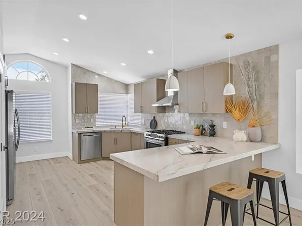 8 Barton Spring Cir, Henderson, NV 89074