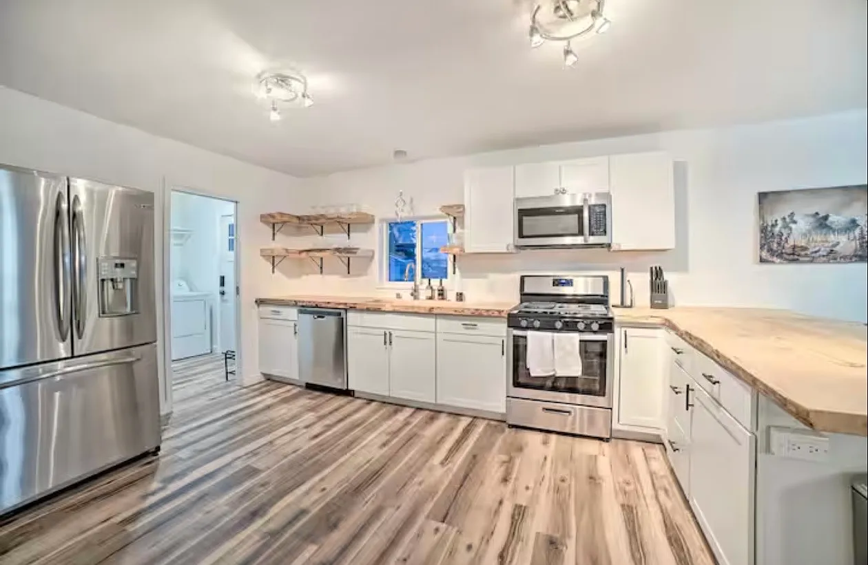 2 bed, 2272 sqft, $2,500 — Photo 1