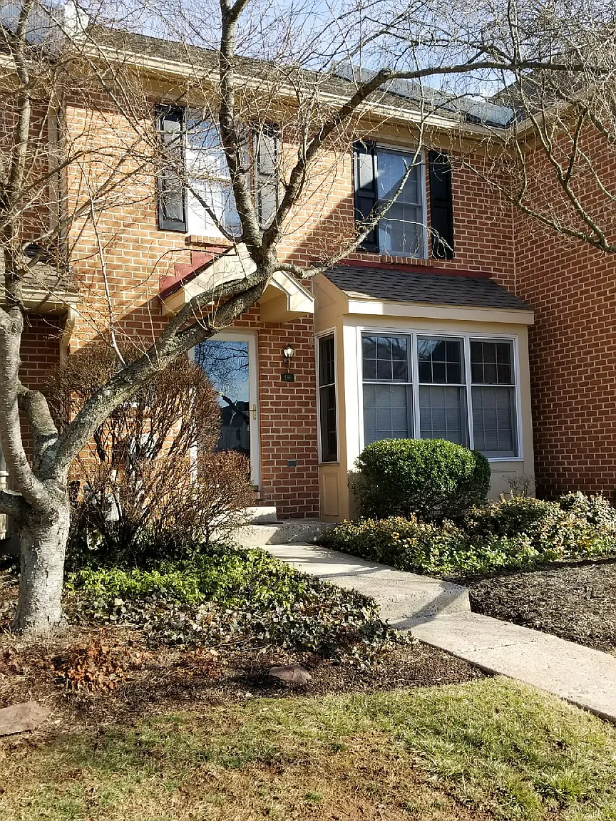 480 Amherst Ct photo 1