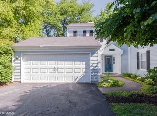 1049 Devonshire Ave, Naperville, IL 60540
