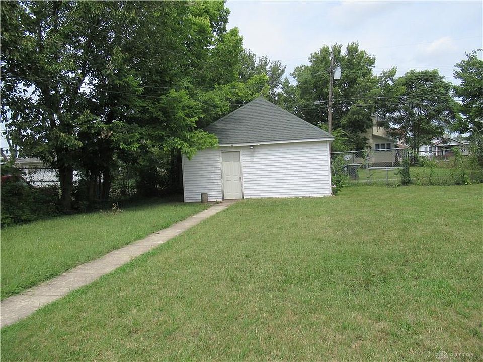 2nd image of 779 Edgemont Ave