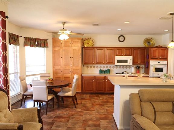 4th image of 2230 Lone Pecan Dr