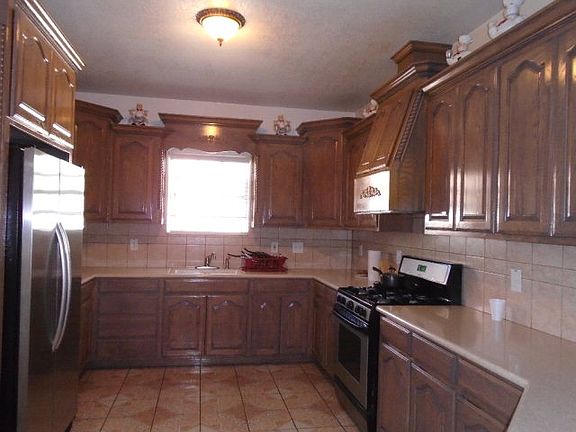2nd image of 2021 W 7th St
