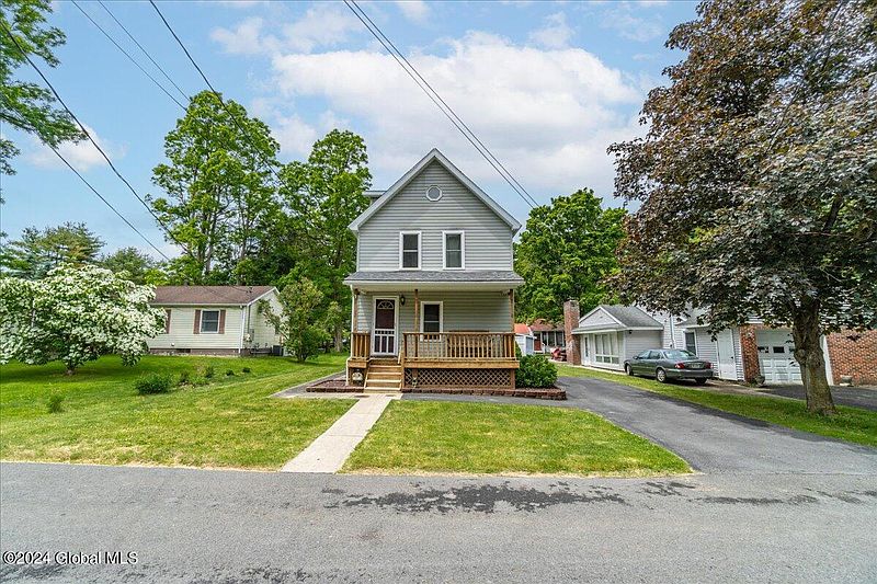 4th image of 17 Putman Avenue