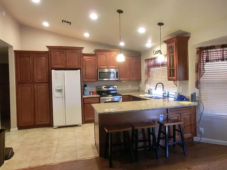 8646 W Rockwood Dr — Photo 7