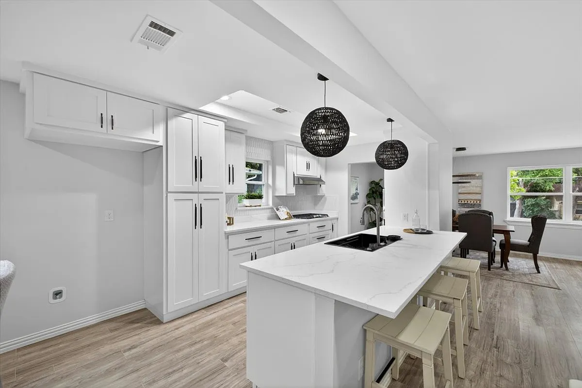 3 bed, 2624 sqft, $3,500 — Photo 2