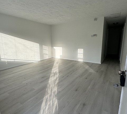 3rd image of 815 Tioga Trl