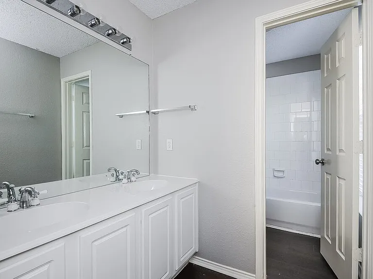 8300 Orleans Ln — Photo 16