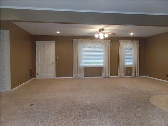 4th image of 4047 W Oak Ln