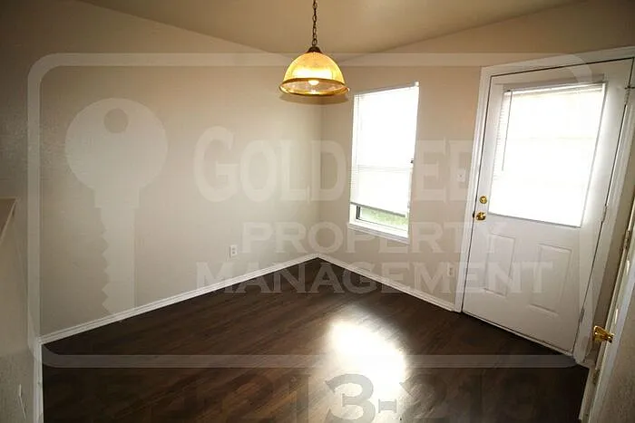 3304 Barcelona Dr — Photo 7