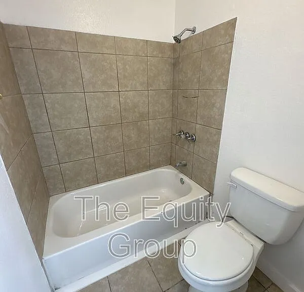 1323 S Court St — Photo 13