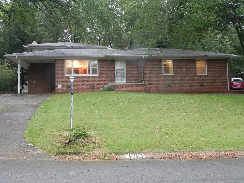 1st image of 1010 Woodall Ln NW