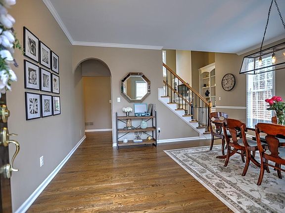 4th image of 530 Oak Alley Way