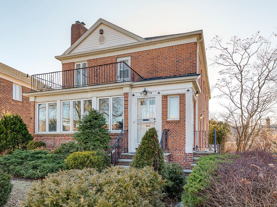 1st image of 64-12 Asquith Cres