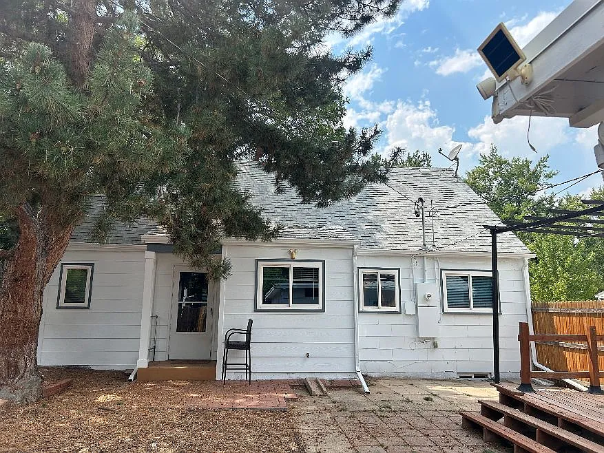 4 bed, 2280 sqft, $3,200 — Photo 2