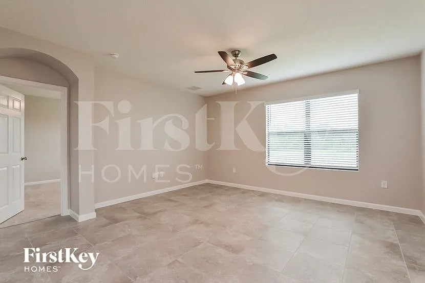 4 bed, 2.0 bath, 1830 sqft, $2,215 — Photo 2
