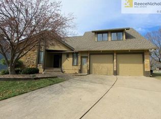 4082 SW Camelot Dr, Lees Summit, MO 64082