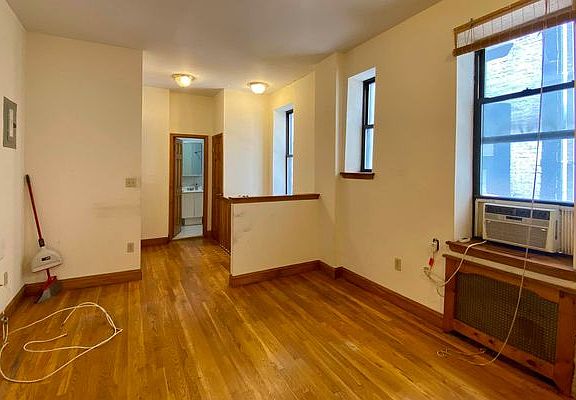 3rd image of 244 W 109th St #1CD