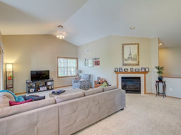 4th image of 3230 E Donald Ave #4