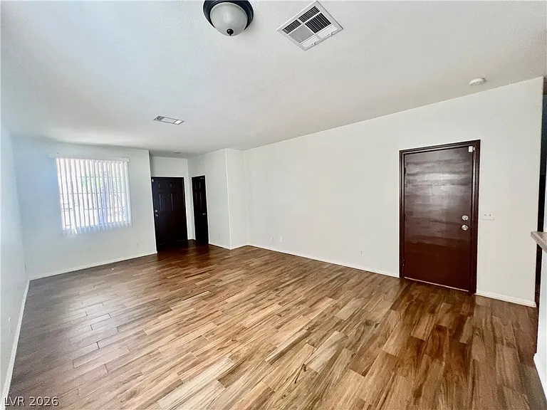 1324 Sun Village Ave — Photo 4