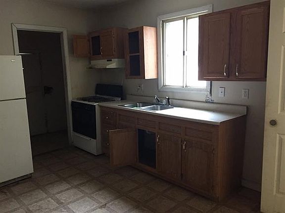 3rd image of 725-727 Brookfield