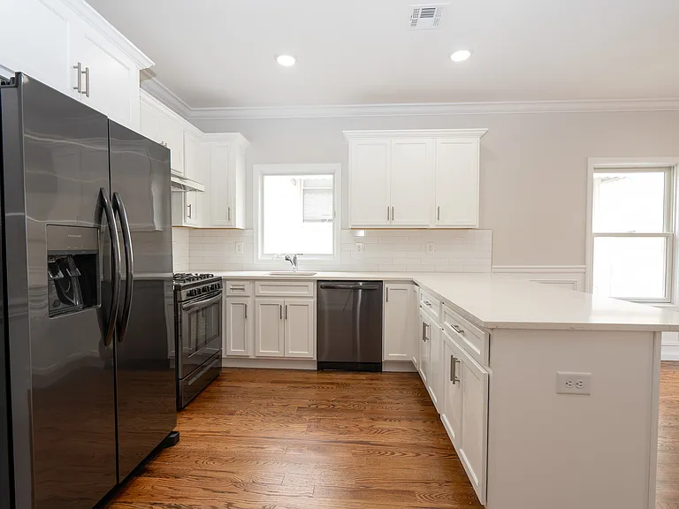 704 Warren St #1 — Photo 4