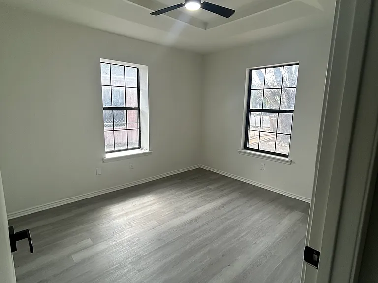 815 W Cooper St — Photo 7