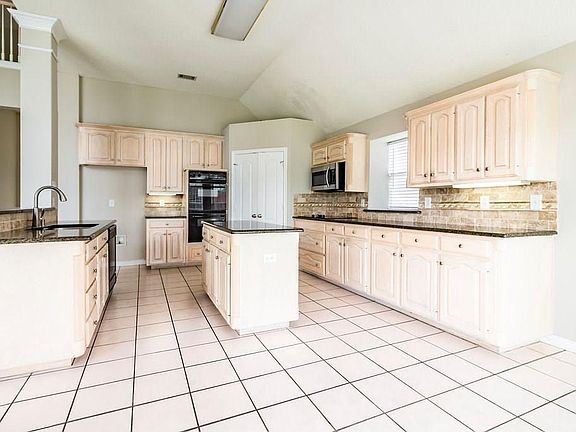 5th image of 4006 Province Dr