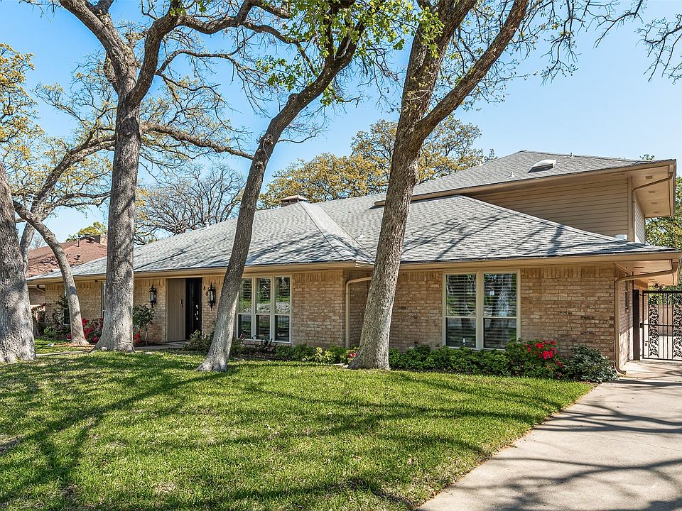 1st image of 805 Crowley Rd